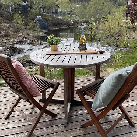 Close To Kjerag, Hiking And Lakes! Tjorhom
